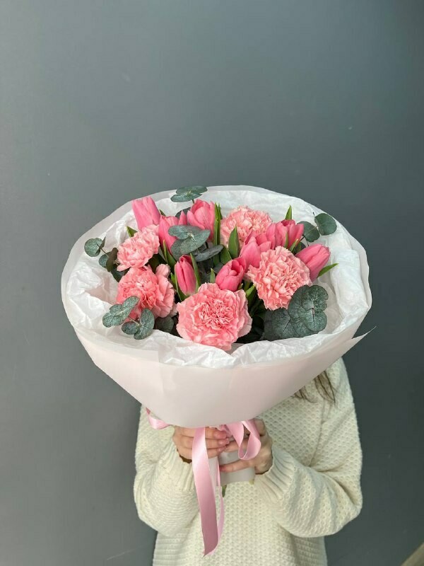 Нежный сборный букет с тюльпанами, стандартный