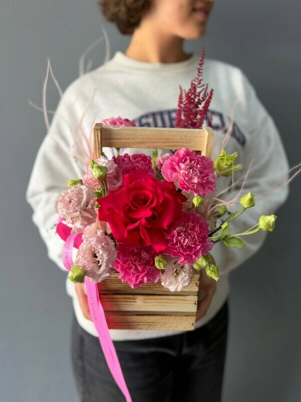 The composition in the box is in pink tones, standart