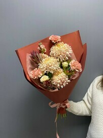 Buket s sezonnimi tcvetami