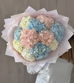 Букет из 11 гортензий