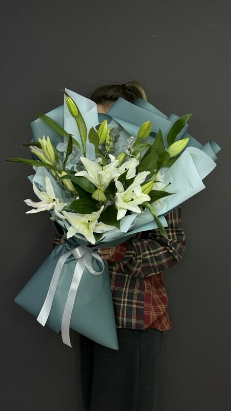 Belie lilii s evkaliptom «ROSHE», belie lilii