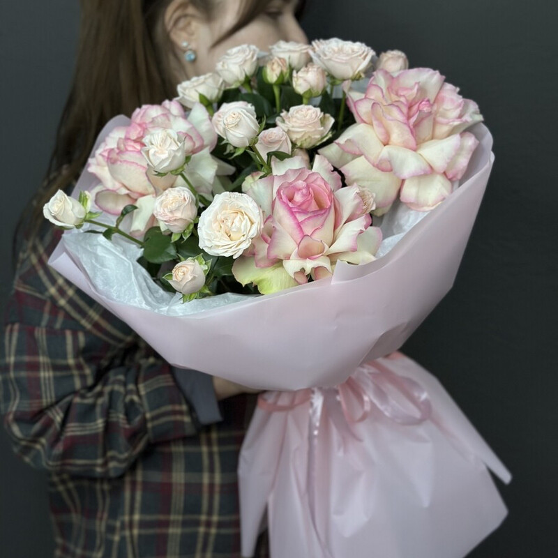 Ажурные и кустовые розы , стандартный