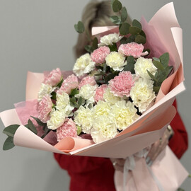 25 nezhnih diantusov s evkaliptom