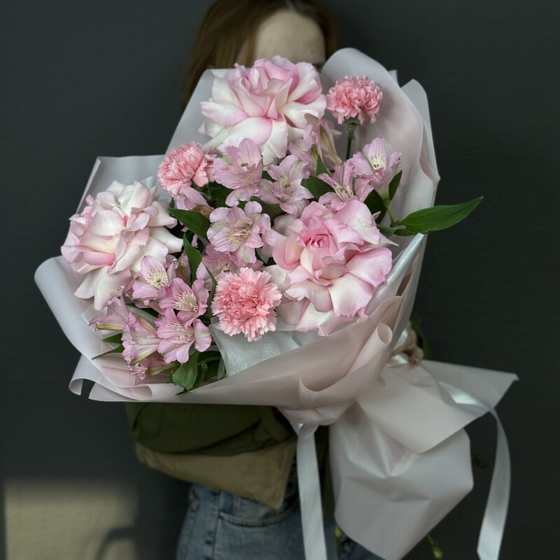 Ажурные розы и альстромерии , стандартный