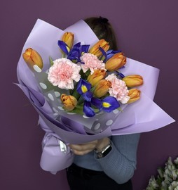 Тюльпаны и ирисы 