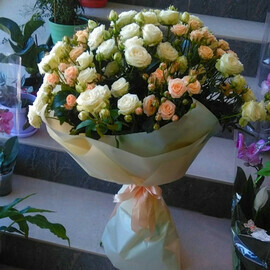 Букет из кустовых роз