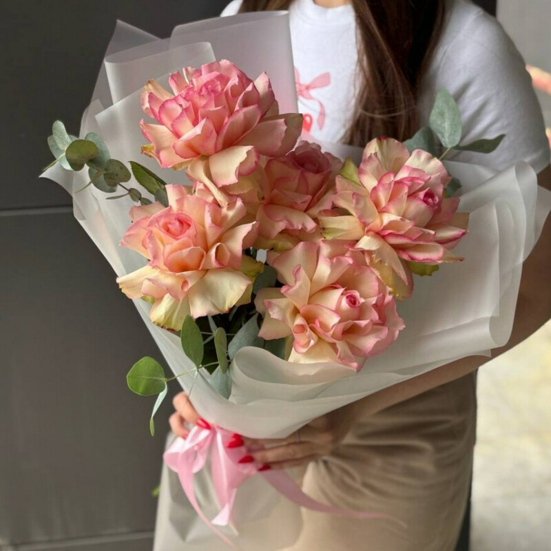 Buket frantcuzskih roz s evkaliptom, 5sht, buket frantcuzskih roz s evkaliptom, 5sht