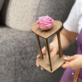 Роза сиреневая в колбе сердечко