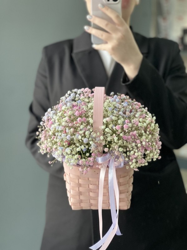 Vozdushnaya korzinka, gipsofila v korzine