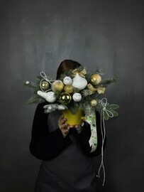 Яркая новогодняя композиция в кружке