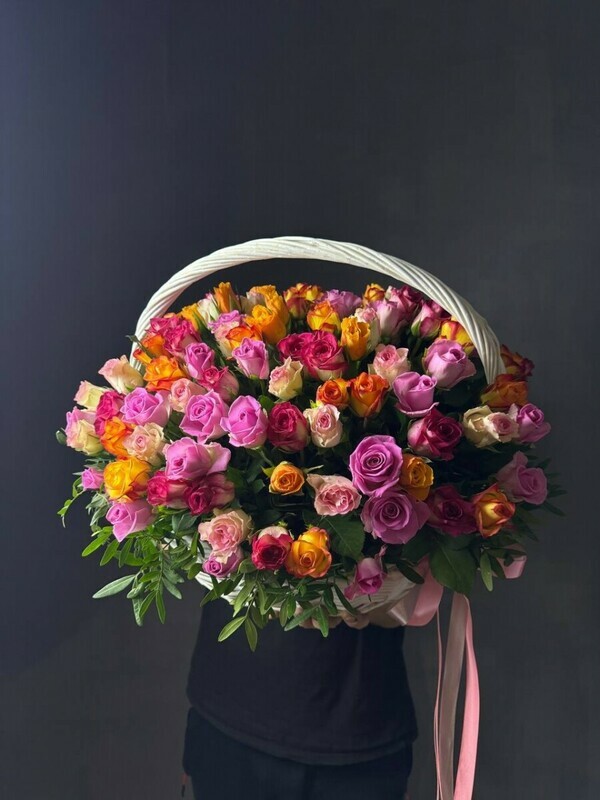 101 роза микс в корзине, 101 роза микс в корзине