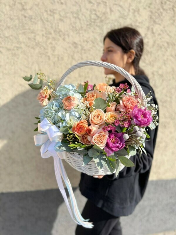 Korzina s gortenziej i rozoj, standart