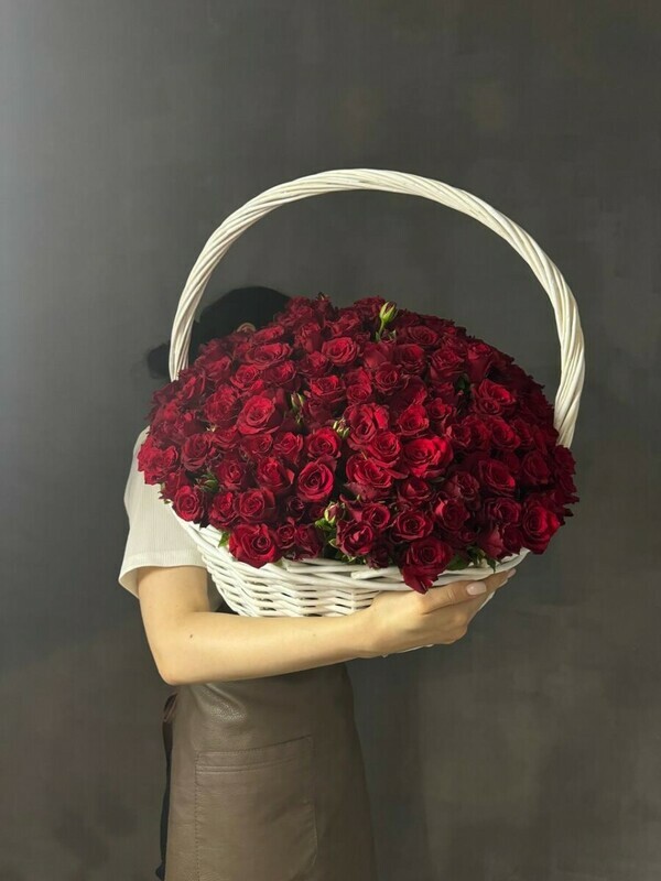 151 красная роза в корзине, 151 красная роза в корзине