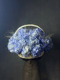 Корзина голубой гортензии