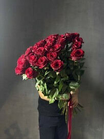 35 красных роз