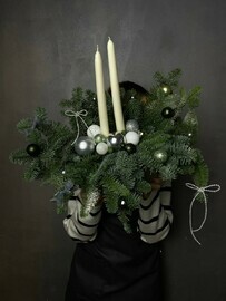 Novogodnyaya kompozitciya so svechami