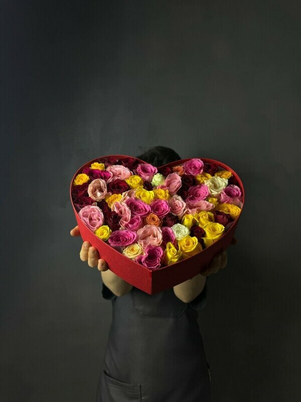Розы микс в коробке сердце, розы микс в коробке сердце