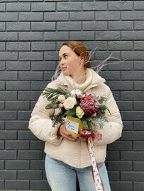 Новогодняя композиция с хризантемой