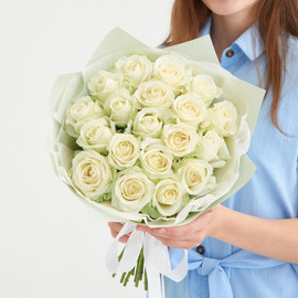 Букет из 19 белых роз