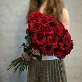 25 красных роз