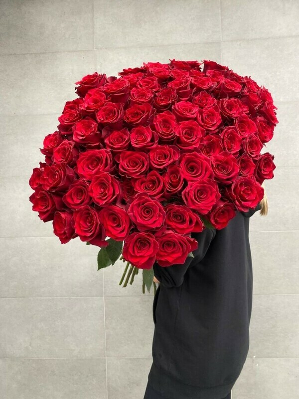 Buket "Igra chuvstv", 75 ekvadorskih roz