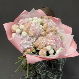 Нежный Букет из гортензии с пионовиднами розами и премиум хризантем 
