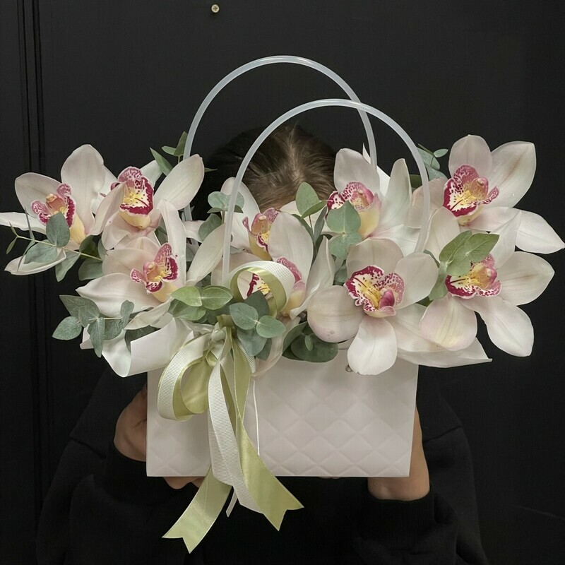 Композиция из орхидей с эвкалиптом , стандартный