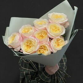 Букет из пионовидные роз фатима