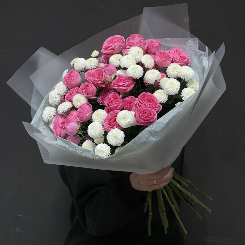 Букет из кустовых пионовидные роз с премиум хризантем Ньютон , стандартный