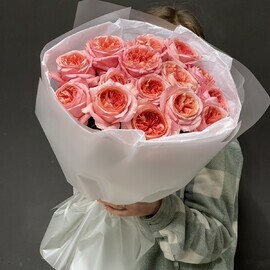 Roskoshnij buket iz premium pionovidnih roz Pink ekspreshn