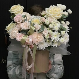 Авторская композиция в шляпной коробке 