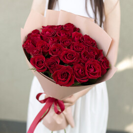 25 красных роз