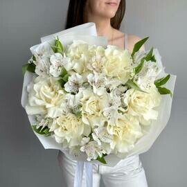 Букет из французских роз Мондиаль и альстромерий