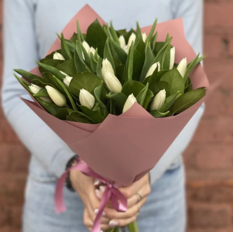 25 белых тюльпанов, букет из 25 тюльпанов