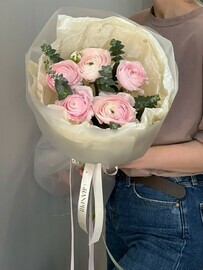 Букет из ранункулюсов