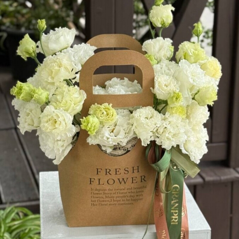 TCvetochnaya sumochka s eustomoj, standart