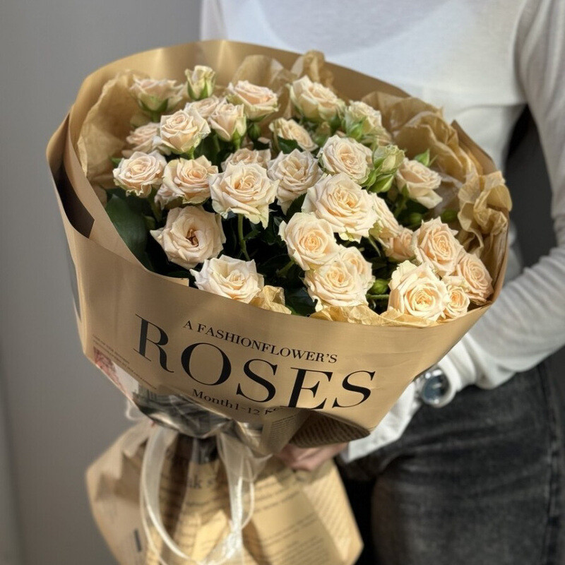 Букет кремовых розочек в крафте, стандартный