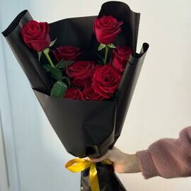 9 эквадорских роз