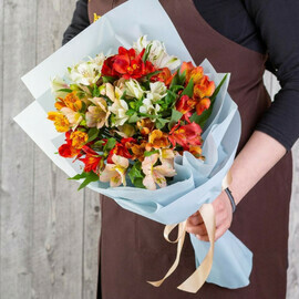 Букет из 11 Разноцветных Альстромерий