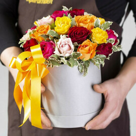 Разноцветные Розы в Коробке