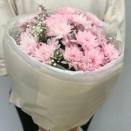 Букет из нежно-розовых хризантем