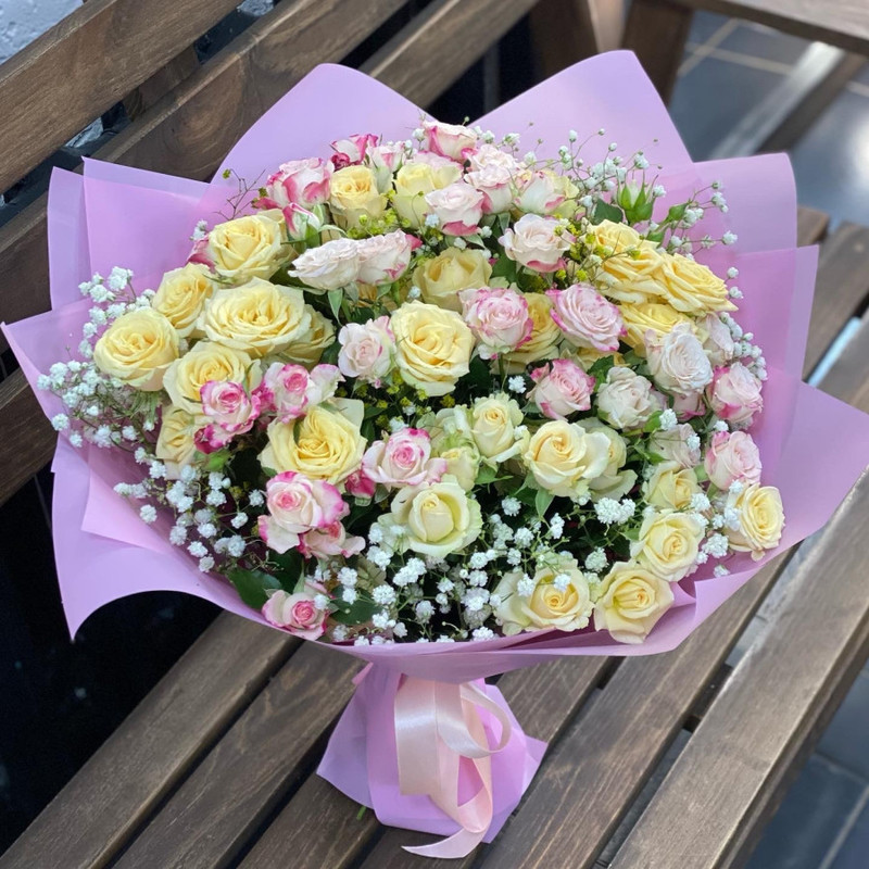 Кустовая роза с гипсофилой, стандартный