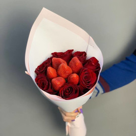 Клубничка с розами