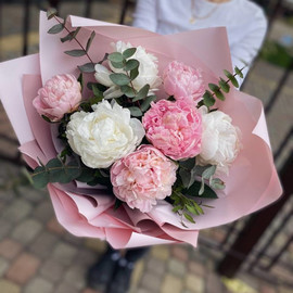 Пионы с эвкалиптом