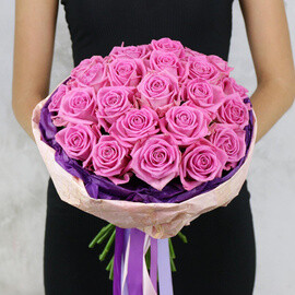 Букет из 25 розовых роз Аква Россия 60 см.