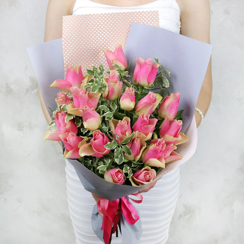 Букет из 21 розово-зеленых роз Кения 40 см., стандартный