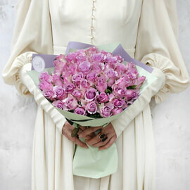 Buket iz 51 rozi - Sirenevoe oblako Keniya 40 sm.