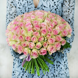 Букет из 101 нежно-розовой розы Кения 40 см.