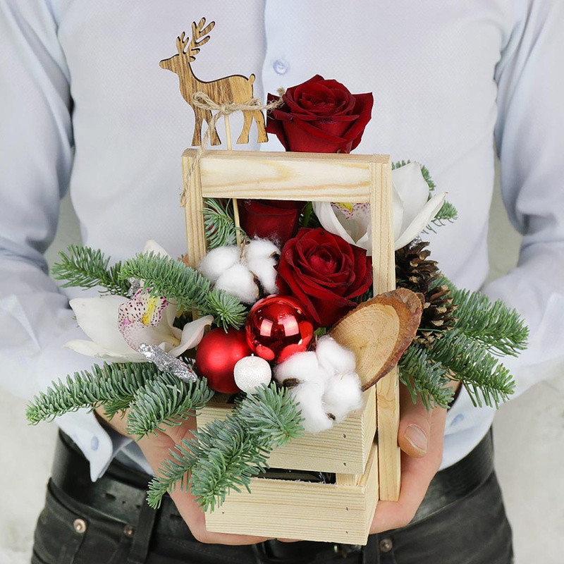 Новогодняя композиция из ёлки, роз, орхидей и хлопка с вставками, стандартный