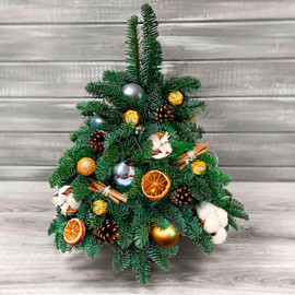 YOlka novogodnyaya golubaya